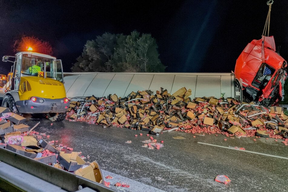 Die Autobahn bei Bretzfeld glich nach dem Unfall einem Trümmerfeld. Tausende Pfirsiche verteilten sich auf der Fahrbahn.