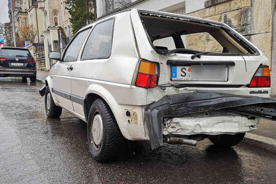 Dieses Auto wurde unter anderem von dem 77-jährigen BMW-Fahrer beschädigt.