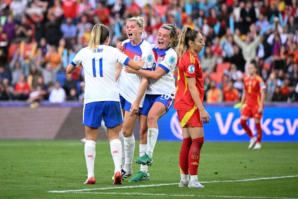 England hat sich zum zweiten Mal in Folge den EM-Titel der Frauen geschnappt!