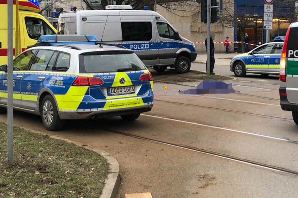 In Chemnitz wurde eine Rentnerin von einem Laster erfasst.