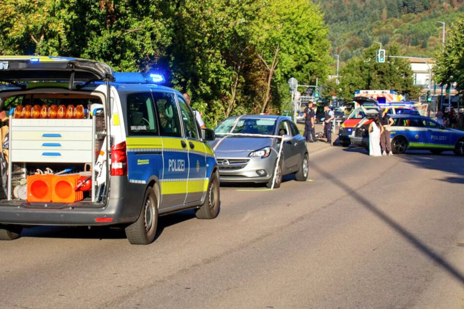 Die Unfallstelle und das betroffene Auto wurde am Freitagabend untersucht.