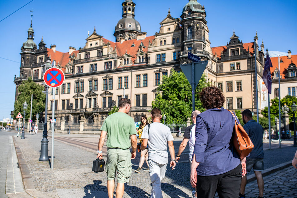 Die Tour führt durch Dresden und an mehreren Sehenswürdigkeiten vorbei.