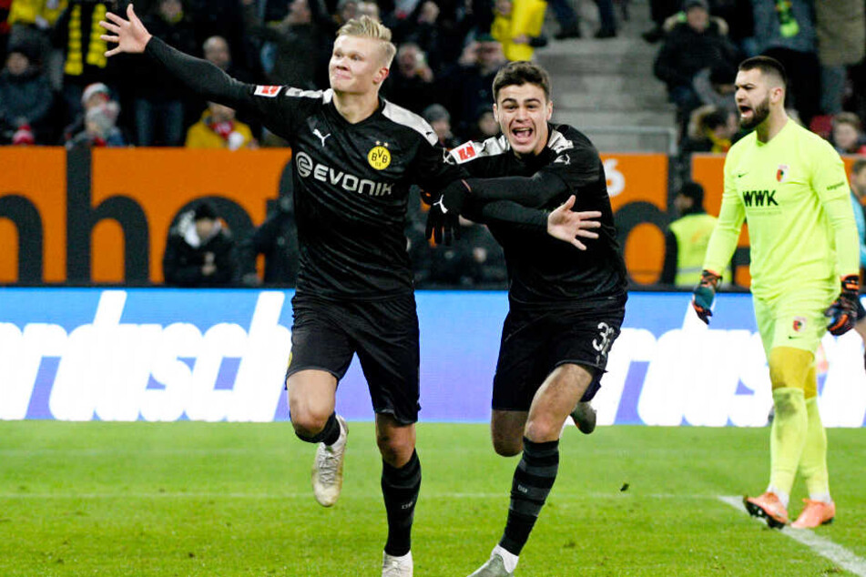 Debütantenball: Erling Haaland (l.) jubelt mit Giovanni Reyna. Sie beide gaben ihr Pflichtspieldebüt für die BVB-Profis.