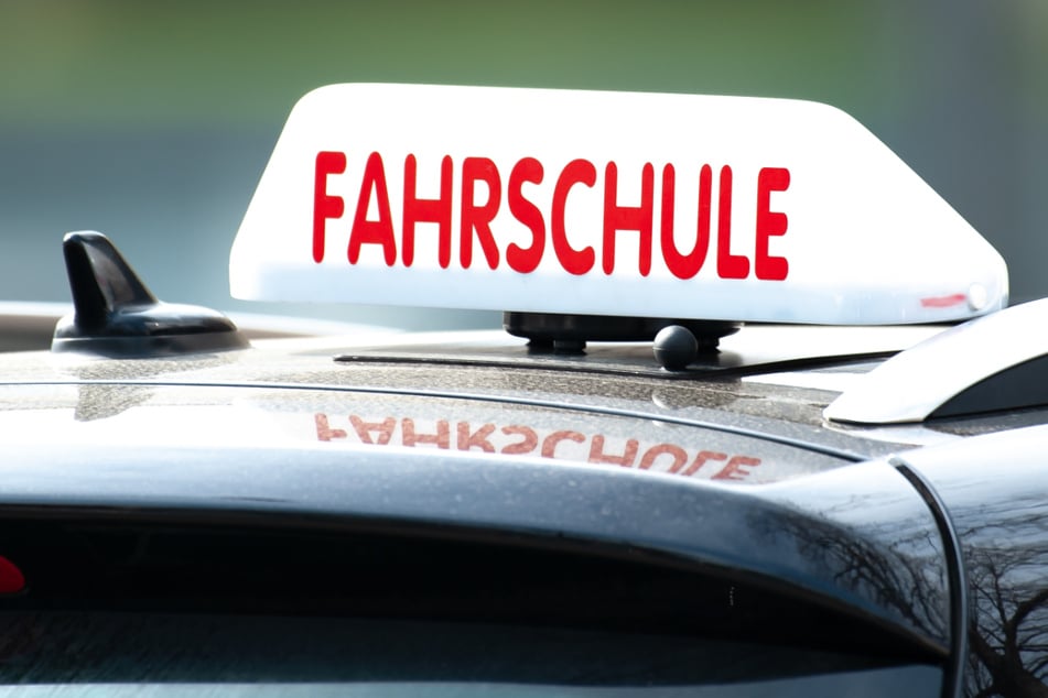Die Fahrstunde einer 16-Jährigen endete im Krankenhaus. Sie war zwischen Nordhausen und Sondershausen bei einem Unfall schwer verletzt worden. (Symbolfoto)
