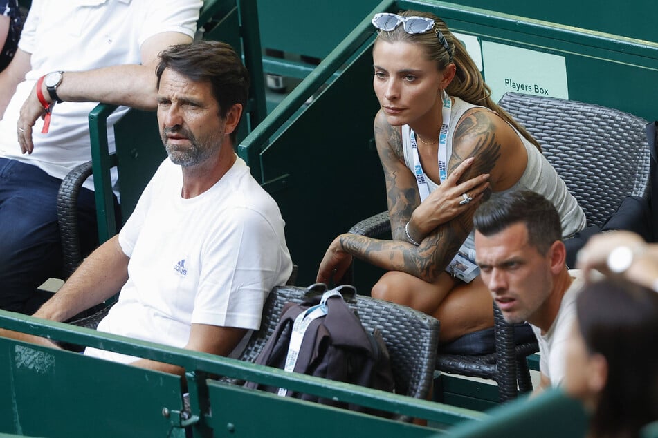 Beim ATP-Turnier in Halle/Westfalen saßen Hugo Gravil (l.) und Tobias Kamke (37, r.) das letzte Mal gemeinsam mit Zverev-Freundin Sophia Thomalla (33) in der Box.