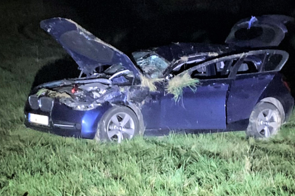 Das Autowrack nach dem Unfall auf der L202 in Rheinland-Pfalz.
