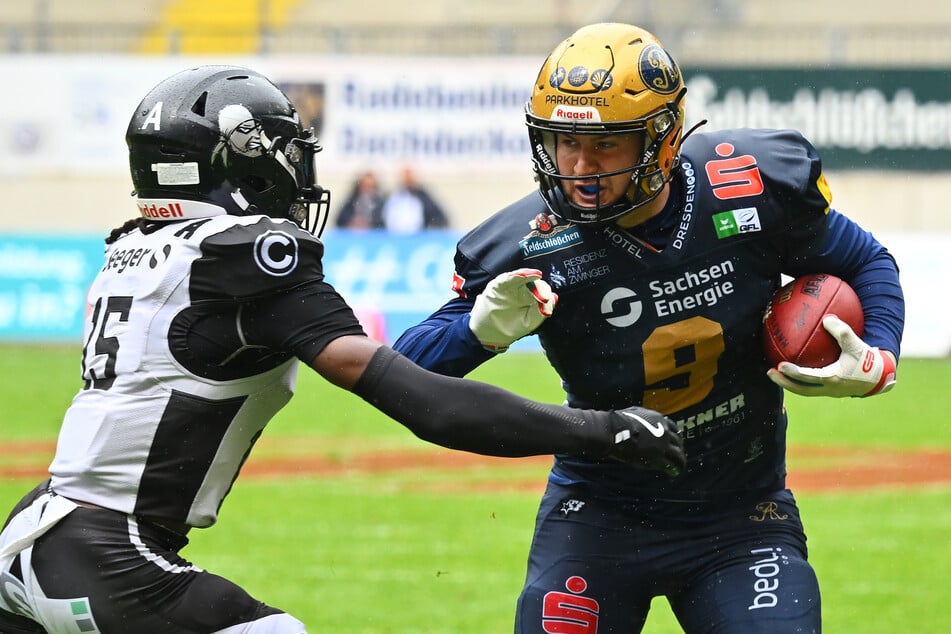 Rudi Frey (r.) bewies sichere Hände und machte seinen ersten Touchdown für die Monarchs.