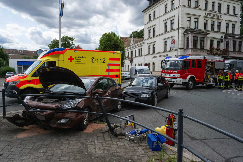 Beide Fahrer erlitten leichte Verletzungen.