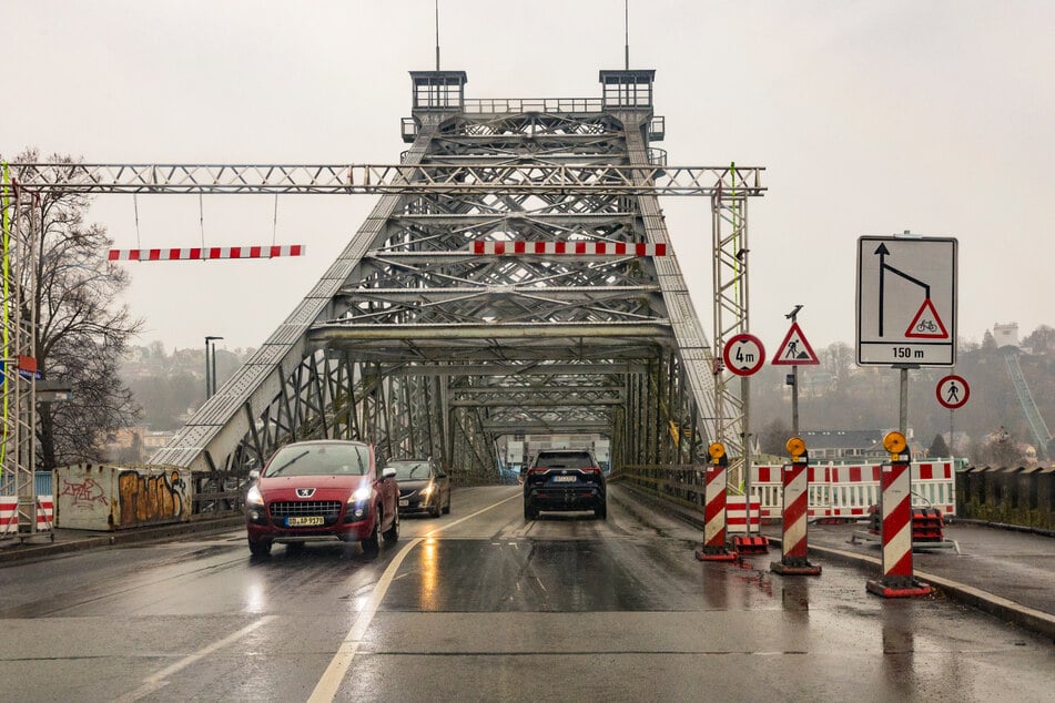 Noch ist das Blaue Wunder marode, ab diesem Jahr wird es auf beiden Elbseiten saniert.