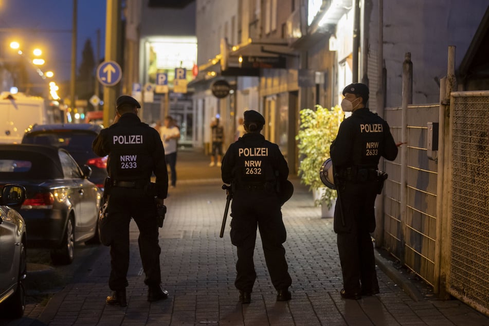 Die nordrhein-westfälische Polizei und mehrere Behörden sind am Samstagabend in acht Städten gegen Clankriminalität vorgegangen, hier in Duisburg.