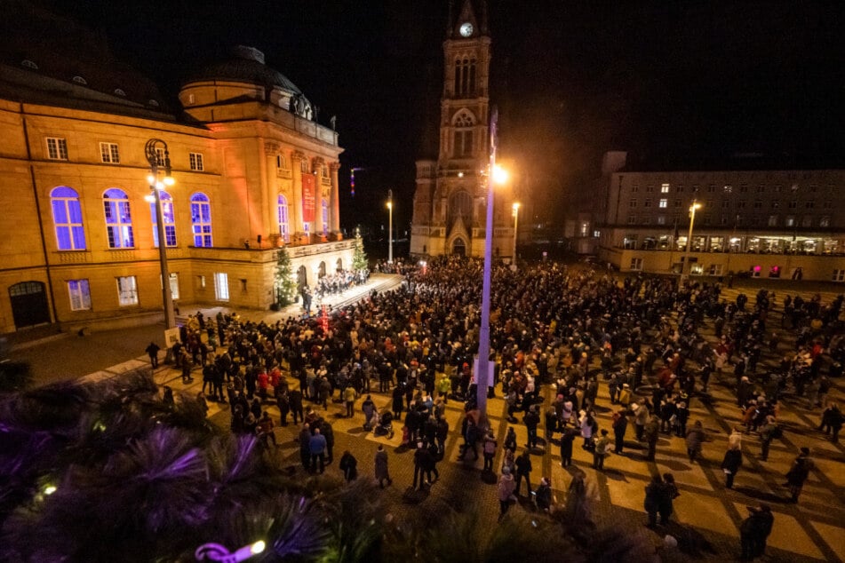 Das traditionelle Adventssingen findet auch in diesem Jahr auf dem Theaterplatz statt.