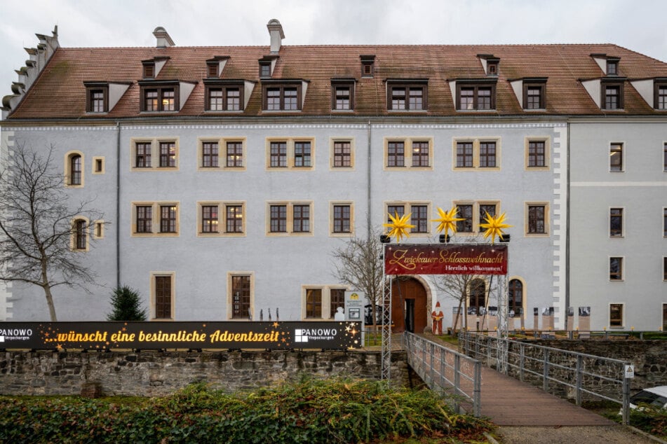 Auch im Schloss Osterstein könnt Ihr einen Weihnachtsmarkt besuchen.