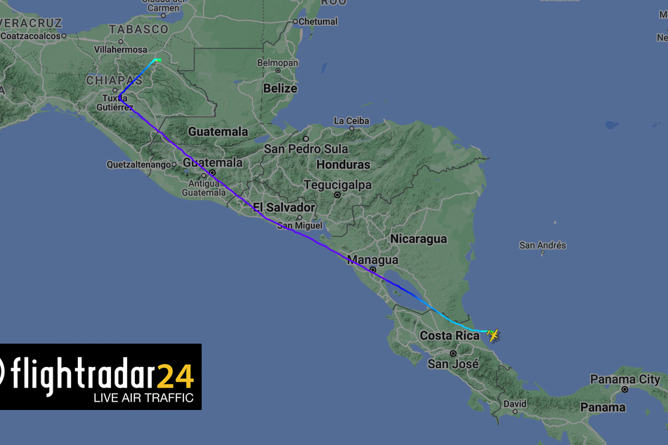 Flightradar24.com zeigt die Route des Flugzeuges auf dem Weg von Mexiko nach Puerto Limón an der Karibikküste von Costa Rica.