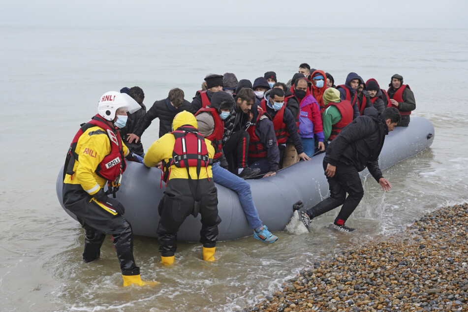 Immer mehr Migranten versuchen Großbritannien per Fahrt über den Ärmelkanal zu erreichen. (Archivbild)