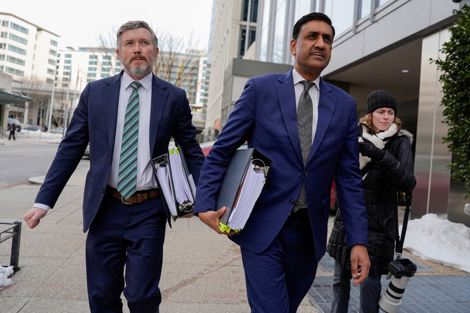 Representatives Thomas Massie (l.) and Ro Khanna are aiming to force a vote by Congress on the war on Iran.