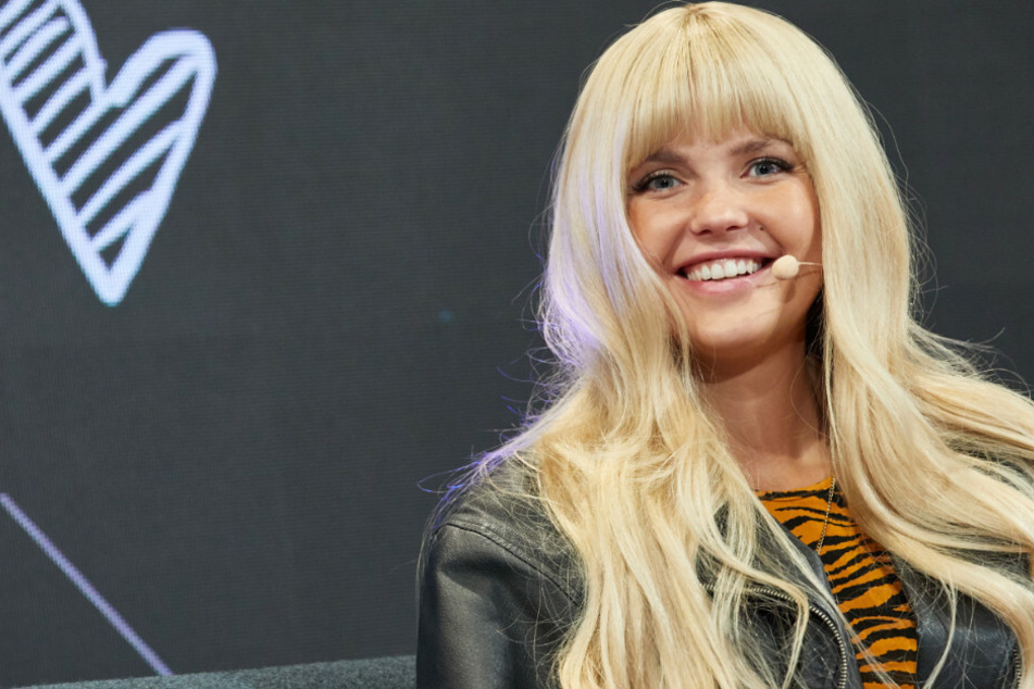 Bonnie Strange, Influencerin, spricht auf der Marketing-Fachmesse "Online Marketing Rockstars" (OMR) in den Messehallen.