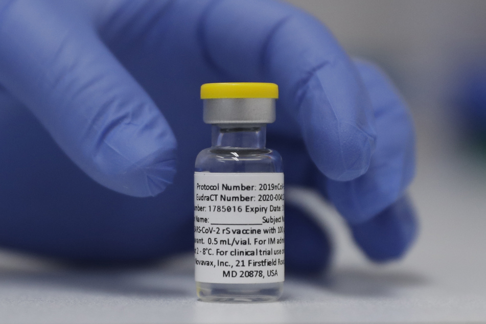 Das Novavax-Vakzin ist ein sogenannter Protein-Impfstoff, deswegen wird er auch als "Totimpfstoff" bezeichnet.