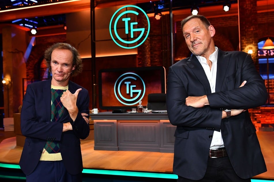 In der ersten Folge röstet Olaf Schubert (l.,53) den Schauspieler Ralf Moeller (61).