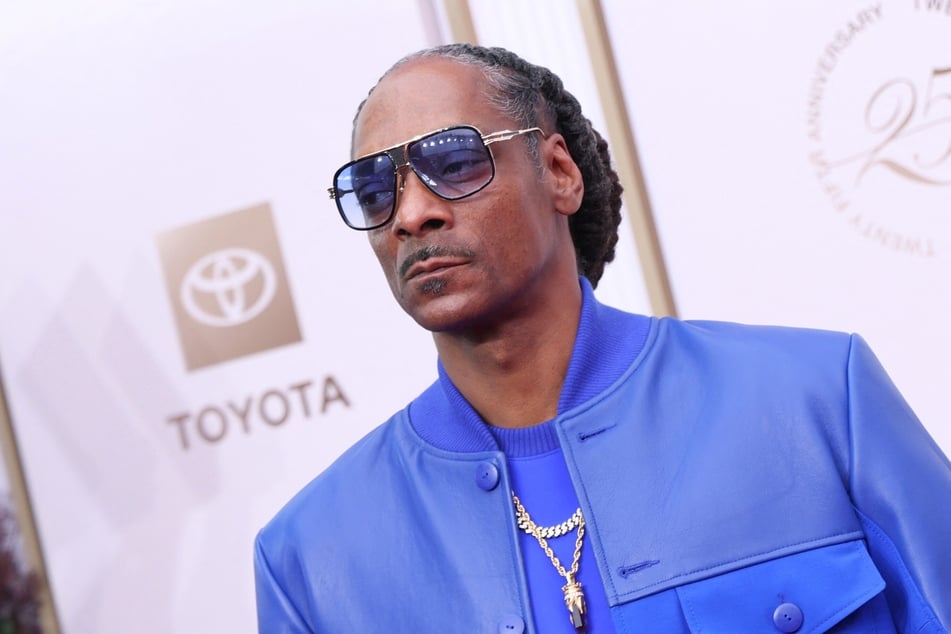 A source close to Snoop Dogg claims the rapper didn't write an apology on social media regarding comments he recently made about the LGBTQ community.