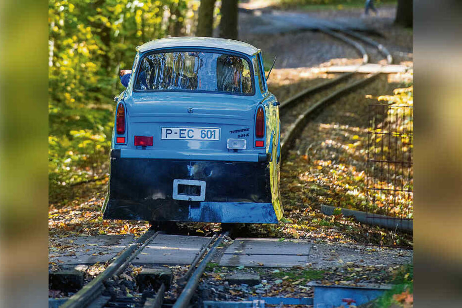 Macht auch auf Gleisen ein gutes Bild: Bei der Parkeisenbahn-Jubiläumsfete können Sie auch Schienen-Trabi fahren.