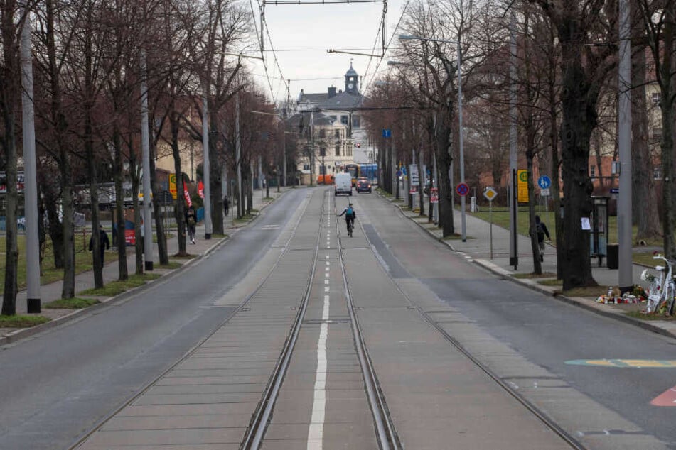Der ADFC fordert auf beiden Seiten der Reicker Straße sichere Radwege. Die Autospur wäre dann nicht mehr überbreit, hätte aber noch genug Platz.