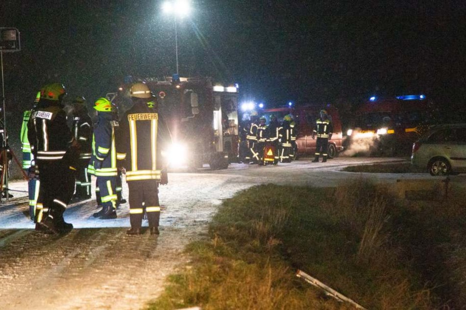 Mehrere Einsatzkräfte waren vor Ort um den verletzten Personen zur Hilfe zu kommen.