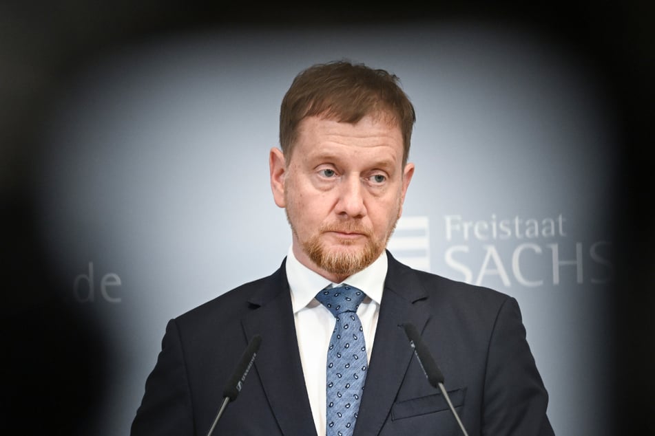 Michael Kretschmer (50, CDU) sieht die AfD auf einem "rückwärtsgewandten" Kurs und warnt vor den Folgen möglicher Regierungsverantwortung.