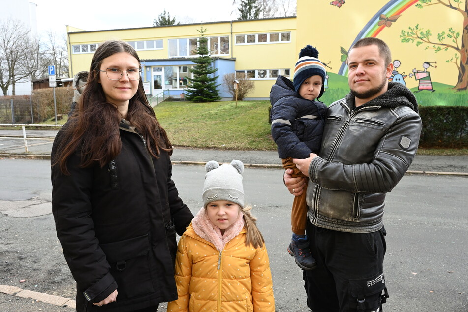 Lea (27) und Angelo Engler (30) müssen für ihre Kinder Alexander (3) und Emely (6) eine neue heilpädagogische Kita finden.