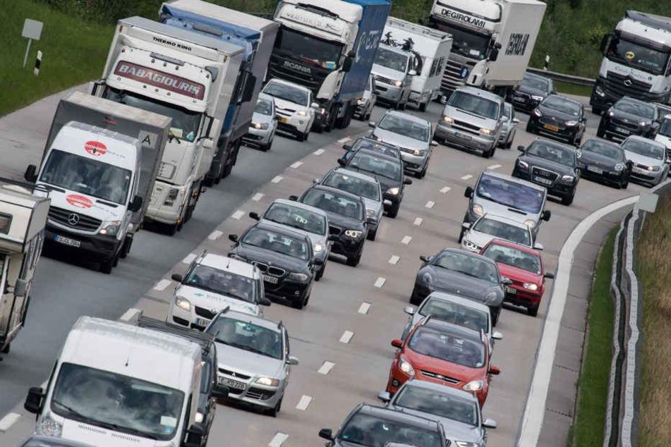 An den Baustellen wird es eng auf der Straße werden. (Archivbild)