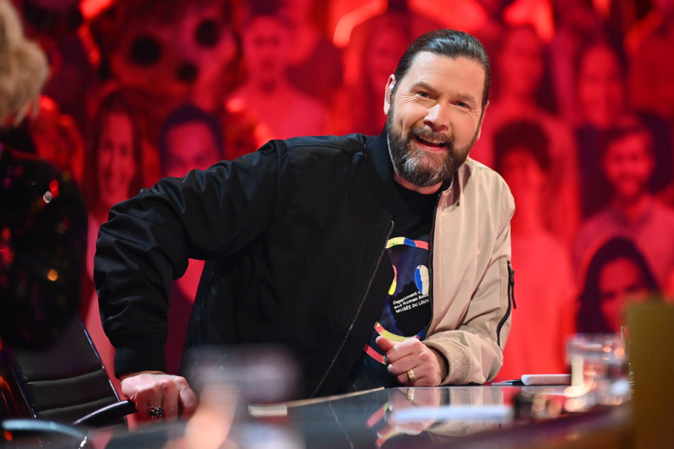 Rea Garvey (48) sitzt wieder im Rate-Team neben Ruth Moschner (45)!