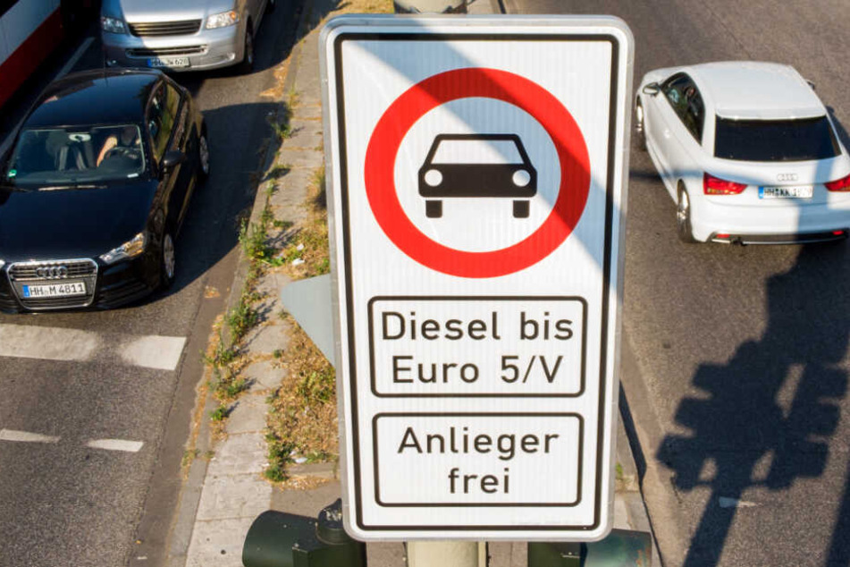An der Max-Brauer-Allee dürfen bereits seit mehr als einem Jahr keine älteren Dieselfahrzeuge mehr fahren.