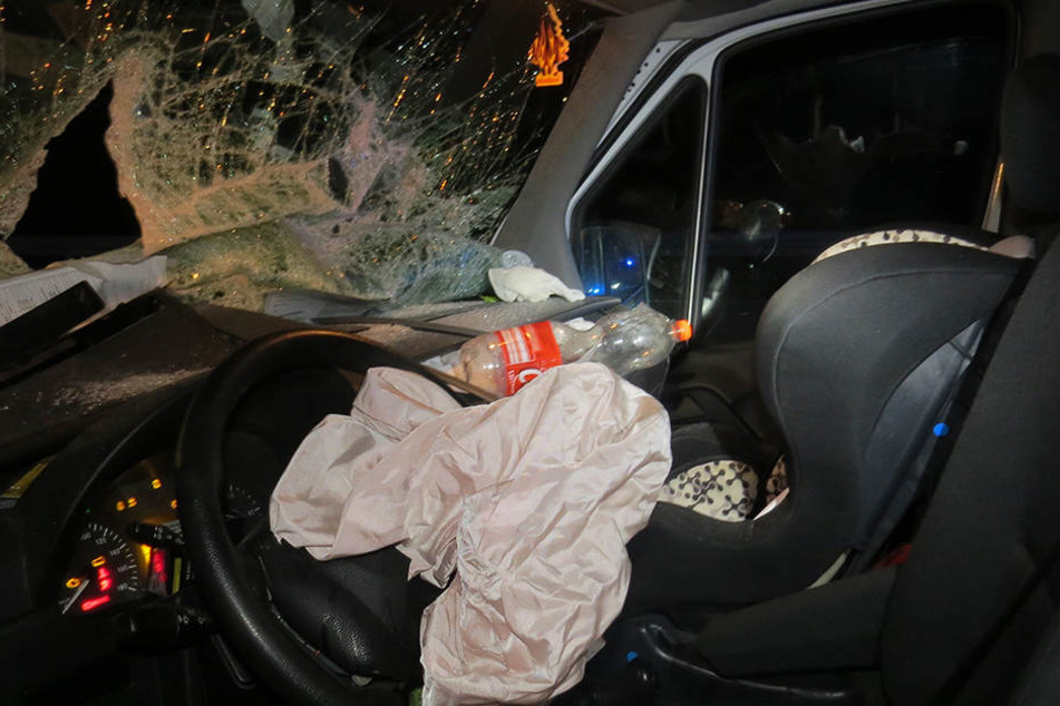 Sein Auto wurde bei dem Auffahrunfall völlig zerstört.