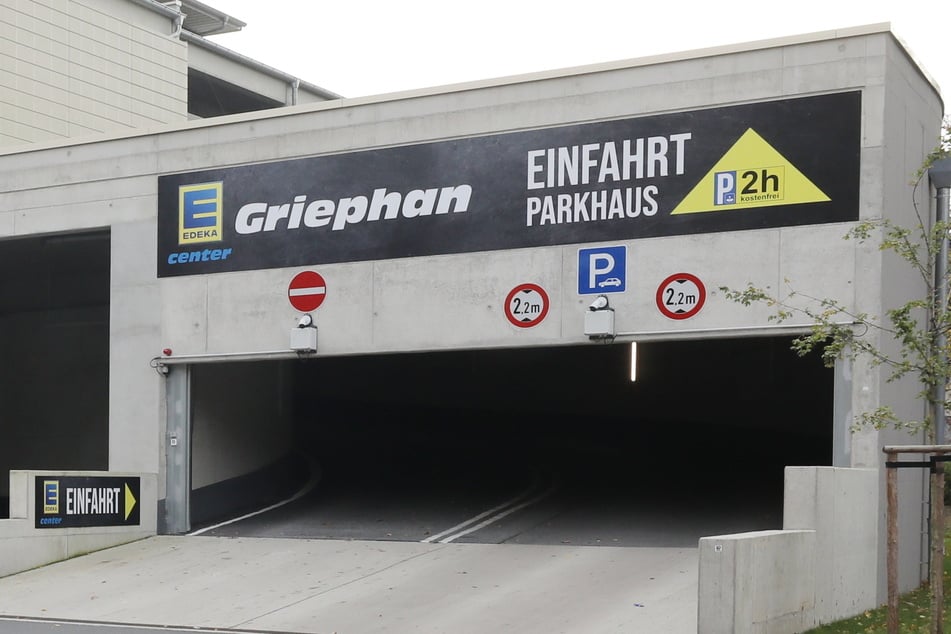 Gemütlich im E Center Griephan schlendern ist dank des Parkhauses kein Problem.