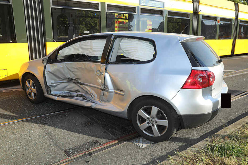 Der VW Golf erlitt einen Totalschaden.