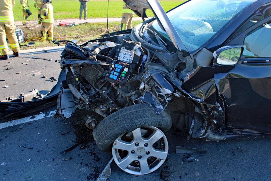 Eines der beteiligten Fahrzeuge glich nach dem Unfall einem Totalschaden.
