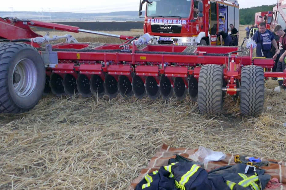 Der Kamerad geriet in den Pflug und wurde schwer verletzt.