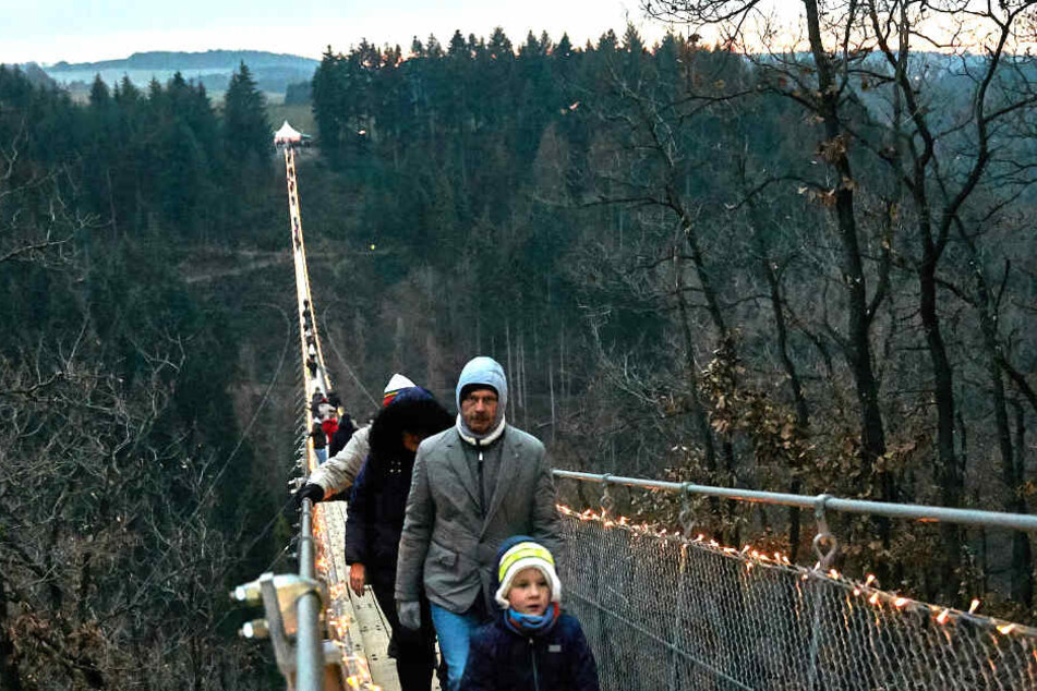Auch im Winter ist die Brücke ein Besuchermagnet.