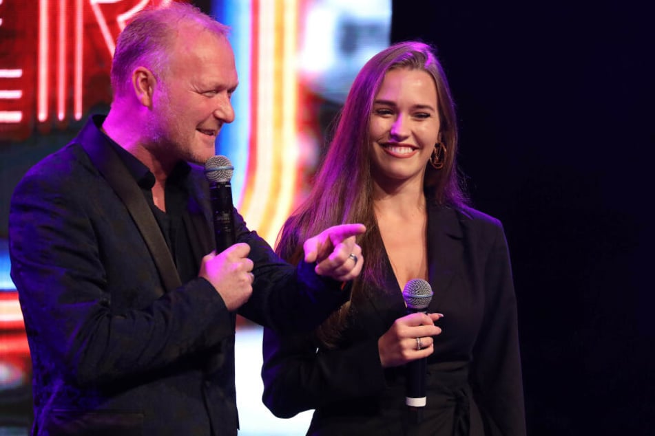 Im September moderierte Laura Müller bereits einen Auftritt von ihrem Michael an.