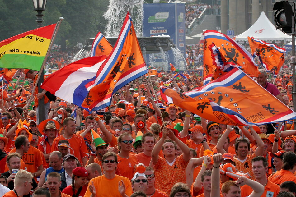 Zur WM 2006 bevölkerten sie Stuttgart, zur EM 2024 werden Zehntausende holländische Fans in Leipzig erwartet. (Archivbild)