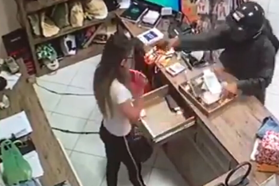 Der Täter schießt Renata Ranyelle Almeida (23) mitten ins Gesicht.