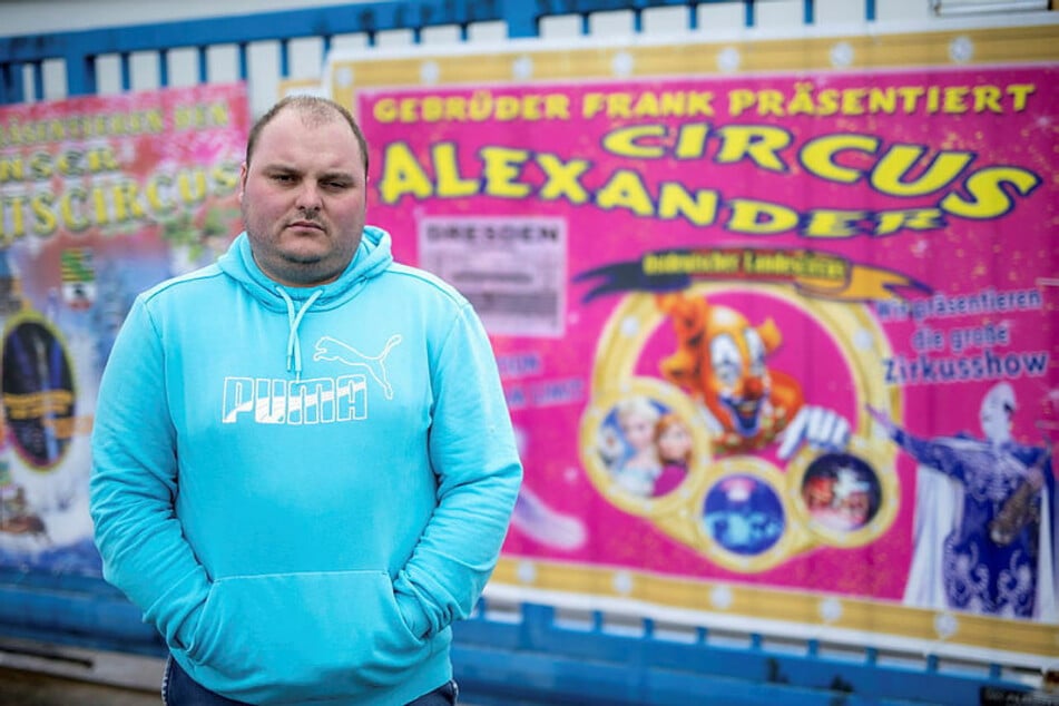 Ein Zirkusdirektor ohne Publikum: Gino Lauenburger (33) hat keinerlei Einnahmen mehr, dafür aber tägliche Futterkosten von 120 Euro.