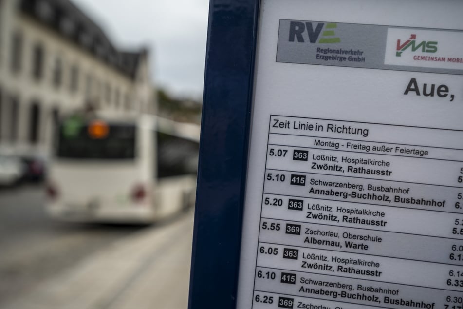 Auch über den Montag hinaus könne es zu Einschränkungen im Busverkehr kommen.