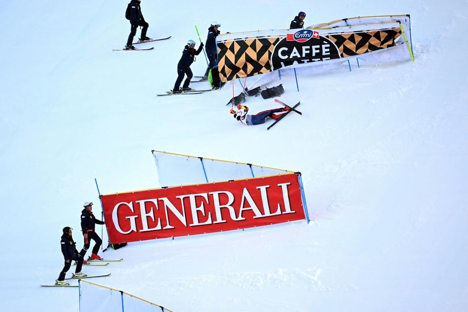 Calum Langmuir (22) kam bei der Ski-WM böse zu Fall und kollidierte mit den neben der Piste aufgestellten Werbebanden.