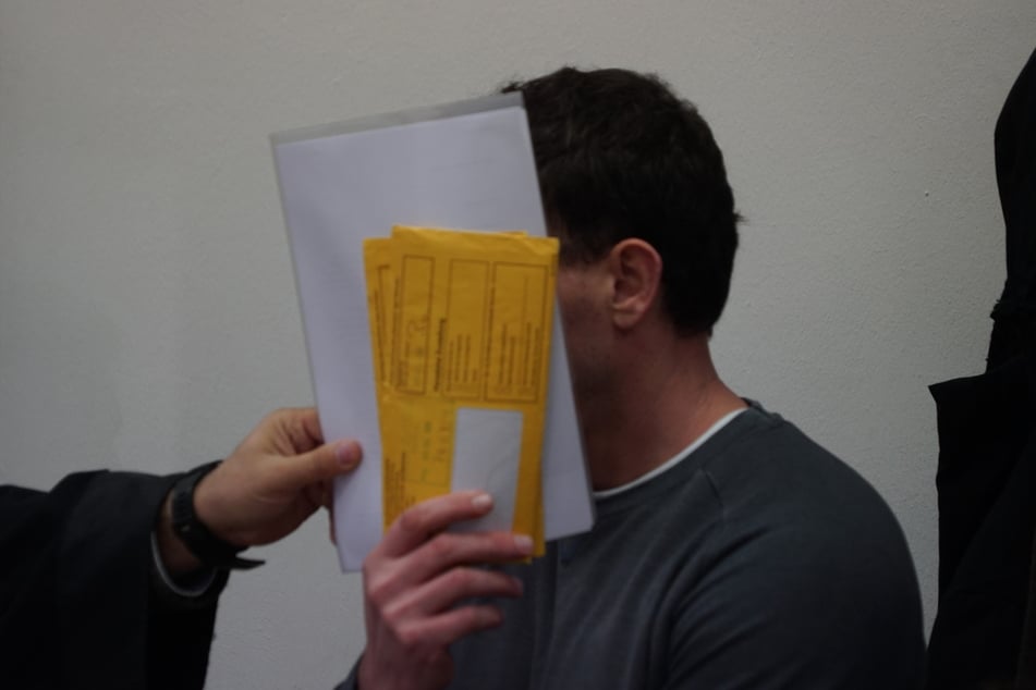 Der Angeklagte M. (42) beim Prozessbeginn am Donnerstag.