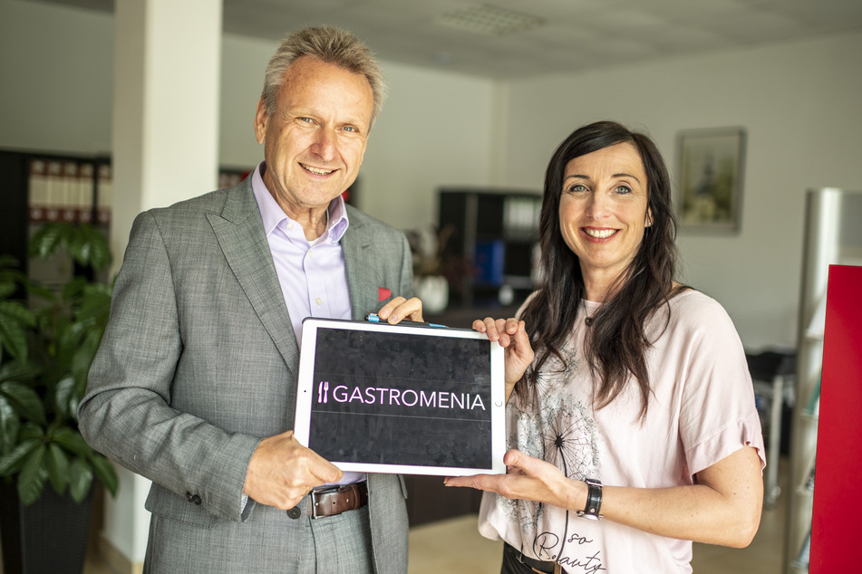 Uwe Malik (57), Geschäftsführer der Online-Marketing-Agentur Pareto und Märchenerzählerin Claudia Curth (46) wollen mit der Plattform "Gastromenia" Restaurants helfen.