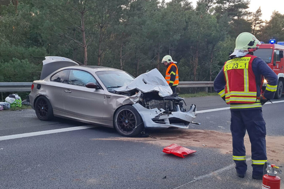 Unfall A9: Unfall auf der A9: BMW kracht in Laster