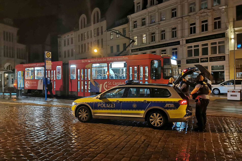 In Görlitz wurde ein Jugendlicher in einer Bahn niedergestochen.