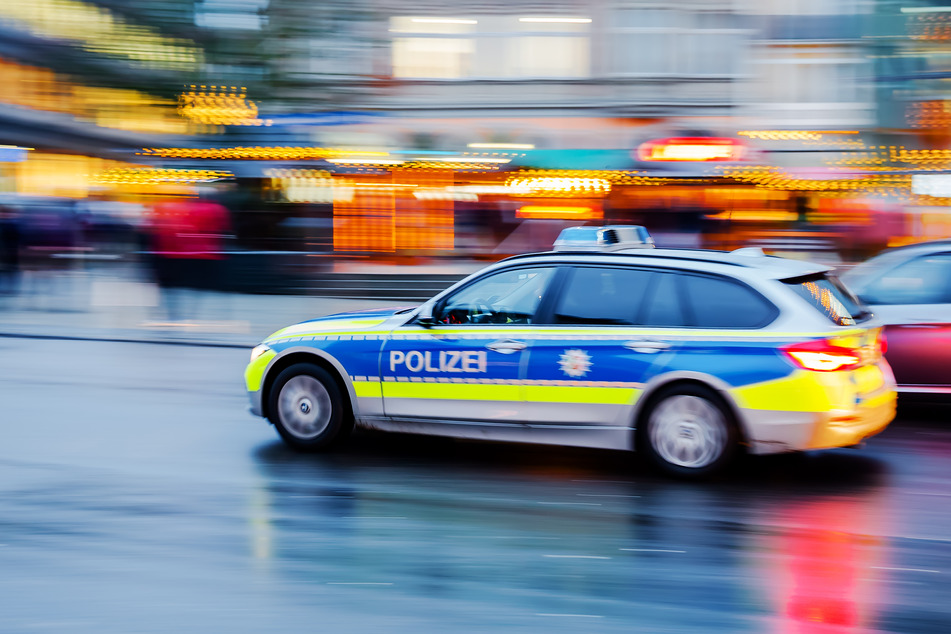 Die Polizei im Märkischen Kreis nahm die Verfolgung des gestohlenen SUV auf. (Symbolbild)