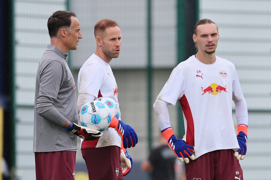 Duell um die Nummer Eins im Tor von RB Leipzig: Peter Gulacsi (34,m.) und Vandevoordt (r.).