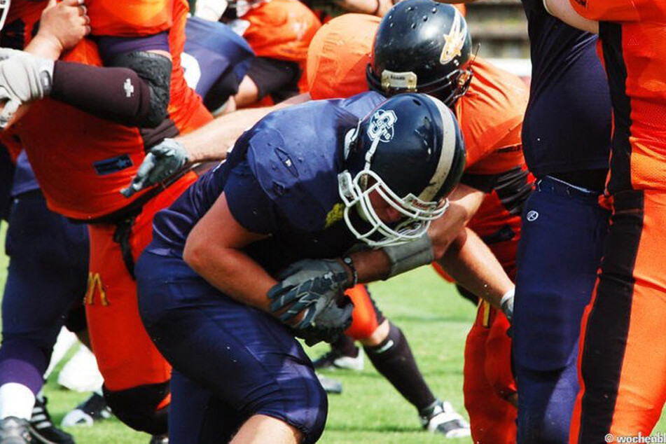 Unter anderem werden die Straubing Spiders (blau) in der GFL2 den Spielbetrieb aufnehmen. (Archiv)